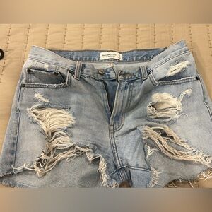 A&F - mid rise boyfriend short